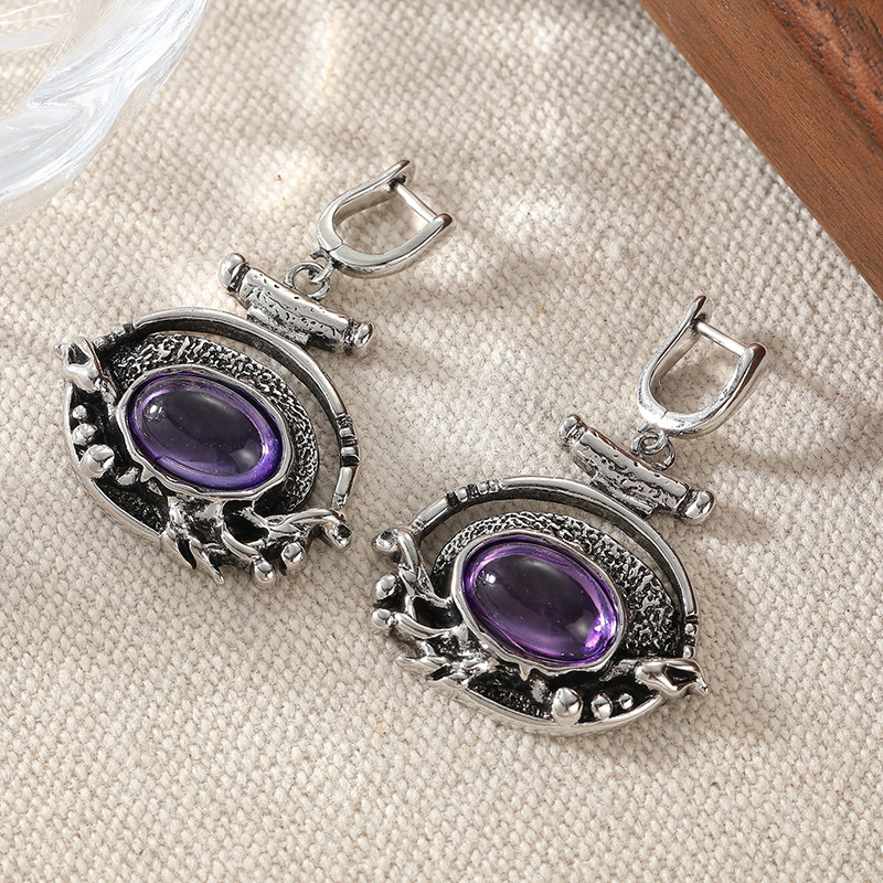Women's Vintage Carved Design Court-Style Earrings